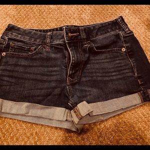 Jean shorts, no damage, super cute
